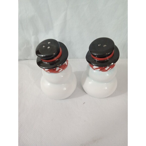 Snowman salt & pepper shakers with red & white Christmas scarfs, Black tophats - Picture 3 of 5